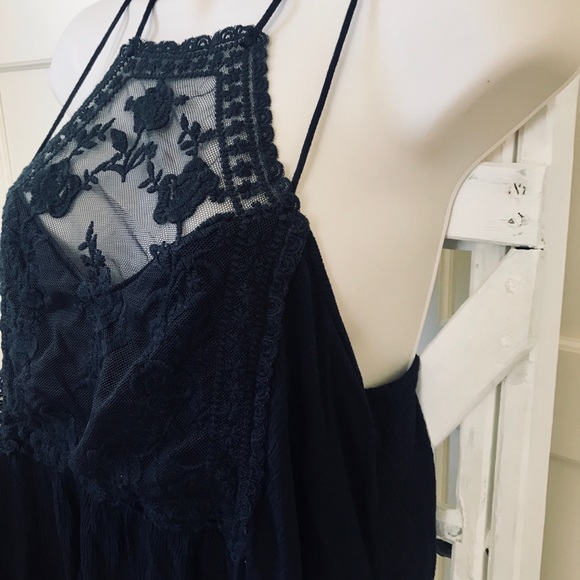 Strappy Lace Tank - Picture 7 of 8